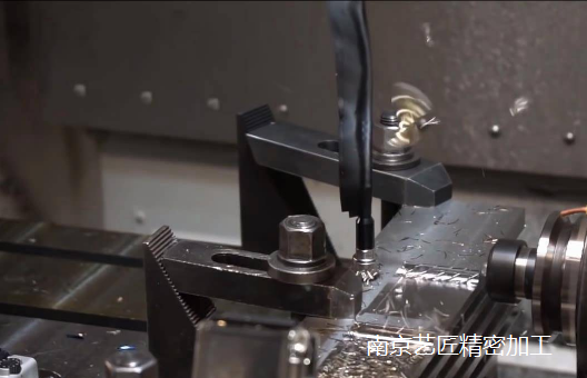 <strong>南京藝匠總結(jié)：CNC機械師的操作事項，如何避免受傷、零件故障和停機？</strong>