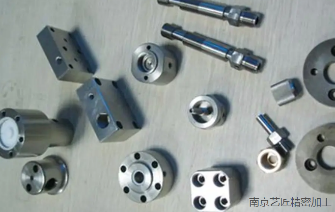 <strong>鋁合金精密模鍛加工順序:坯料準備、坯料加熱、精鍛工藝及壓下量、工藝間整理、潤滑</strong>