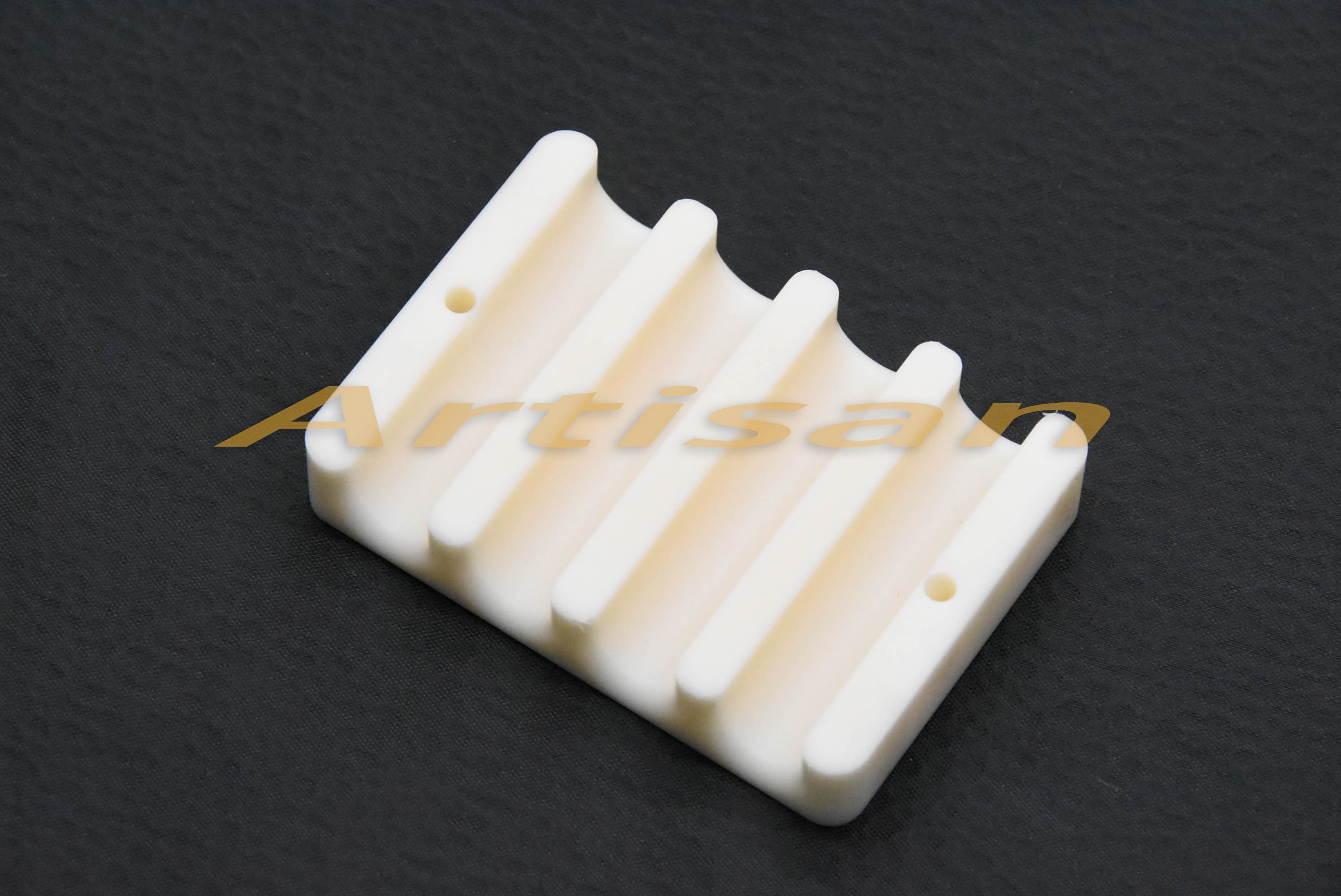 <strong>電子類(lèi)精密加工：尼龍夾具</strong>