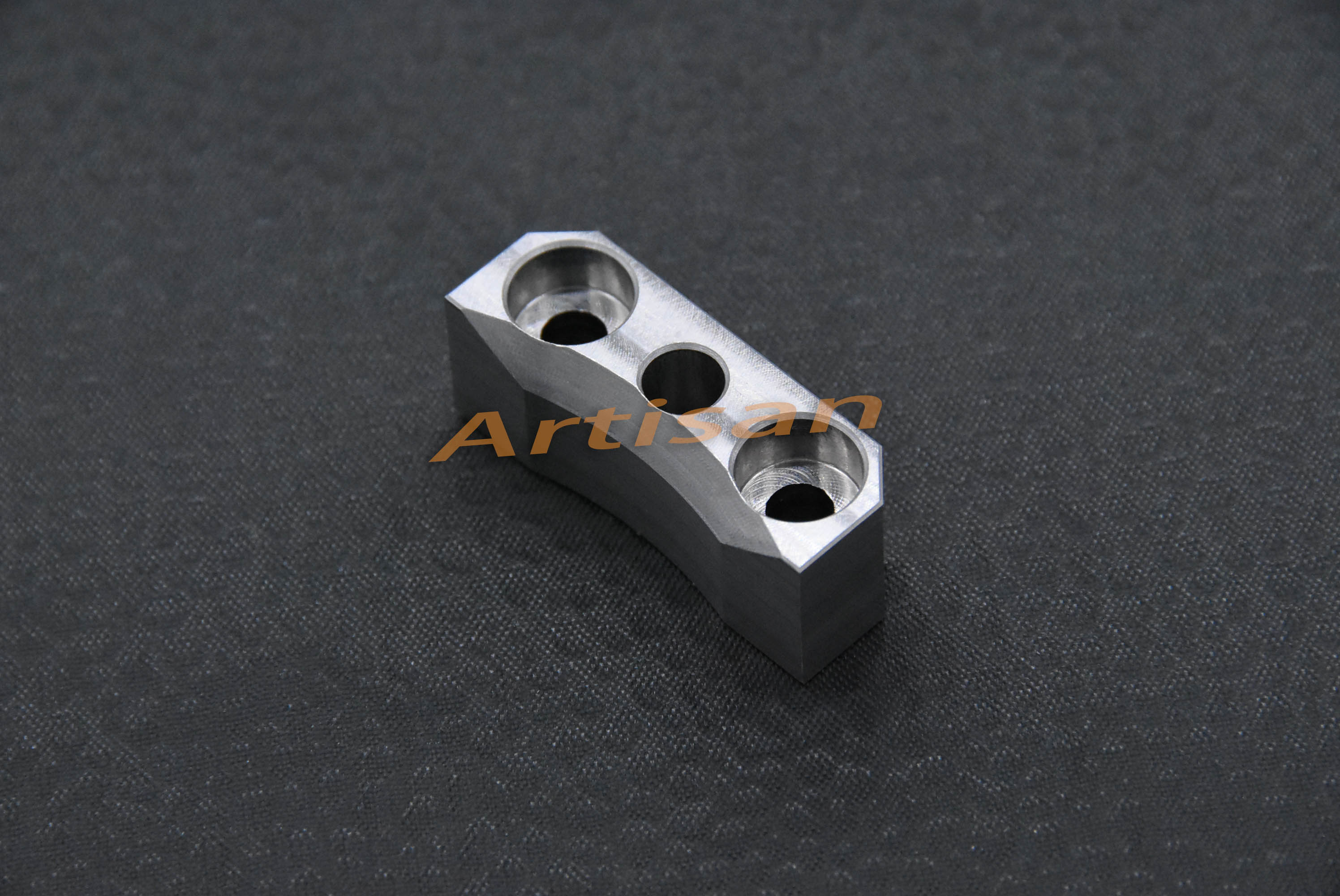 <strong>電子類(lèi)精密件加工：定位銷(xiāo)塊</strong>